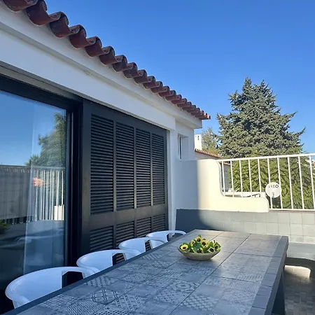Vilanova - Shared Pool - 12 Guests -